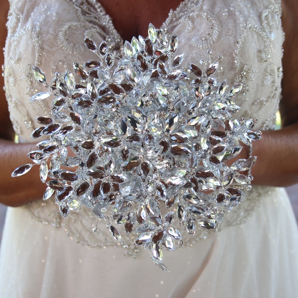 Bridal bouquet & matching boutonnière